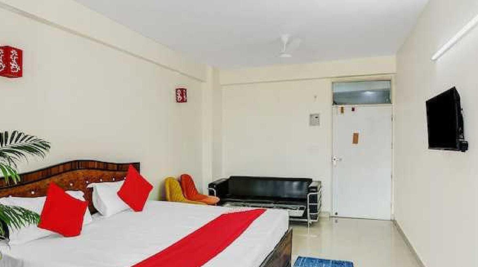 Hotel O Krishna Orchid Near Noida Sector 81 Metro Station Exteriér fotografie