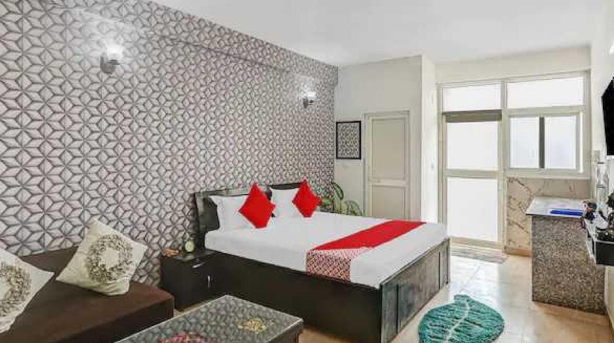 Hotel O Krishna Orchid Near Noida Sector 81 Metro Station Exteriér fotografie