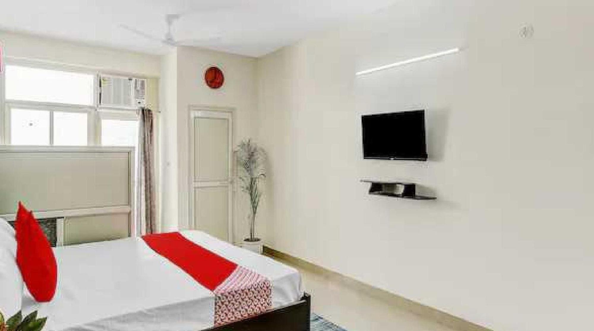Hotel O Krishna Orchid Near Noida Sector 81 Metro Station Exteriér fotografie